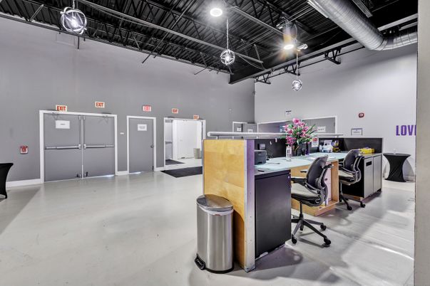 Home Office, Interior