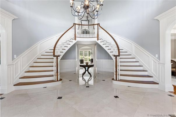 Chandelier, Interior