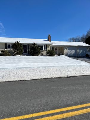 Exterior, Facade, Ranch