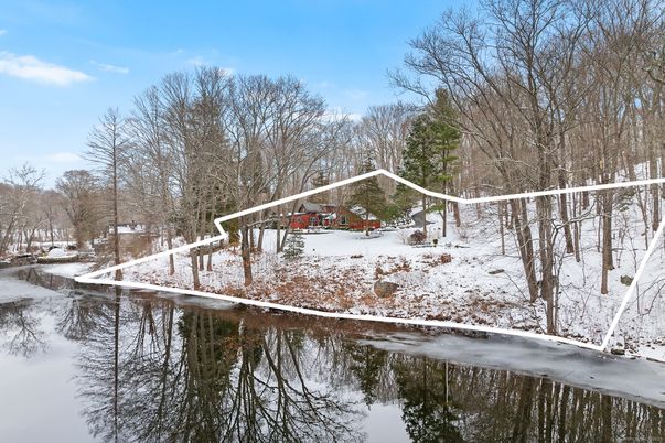 Exterior, Lake