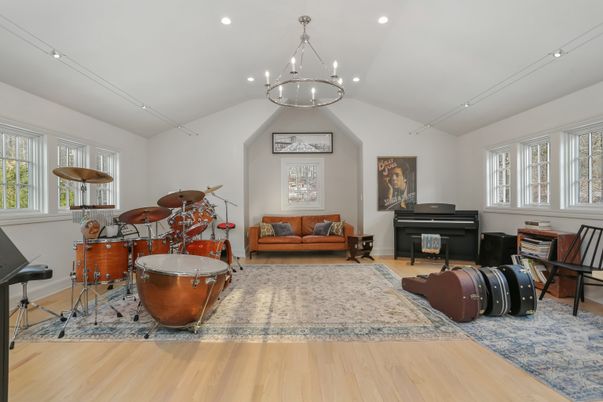 Chandelier, Interior, Piano, Recessed Lighting, Wood Texture Flooring