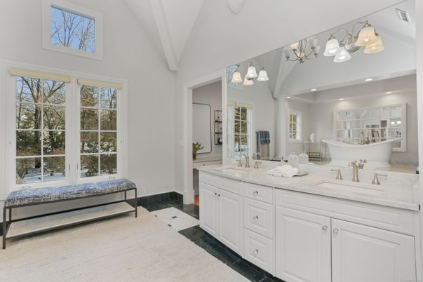 Bathroom, Dual Sink Vanities, Interior, Recessed Lighting