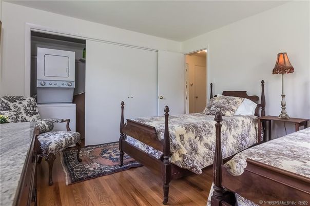 Bedroom, Interior, Washer, Wood Texture Flooring
