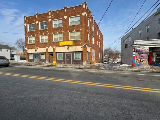 Exterior, Facade, Brick Facade, Rowhouse
