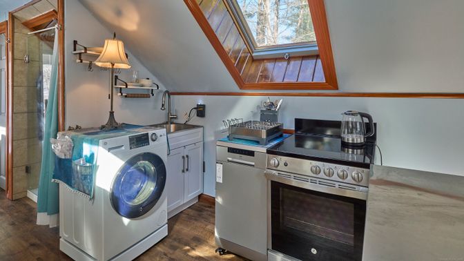 Interior, Washer, Wood Texture Flooring
