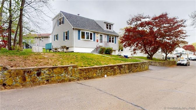 Exterior, Facade, Cape Cod