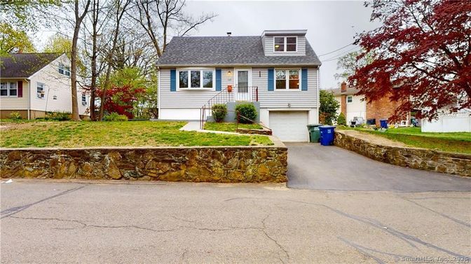 Attached, Exterior, Facade, Cape Cod