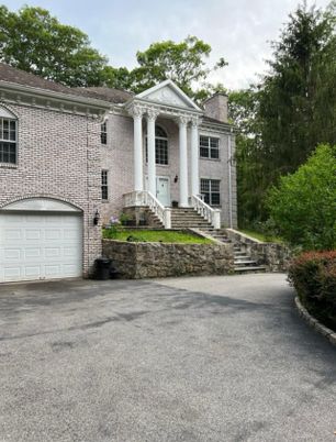 Attached, Exterior, Facade, Brick Facade, Georgian