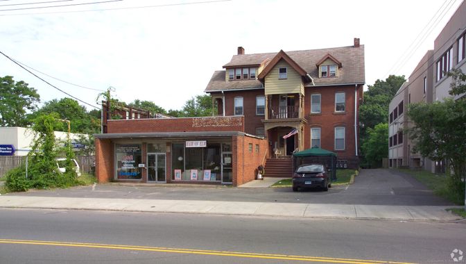 Exterior, Facade, Brick Facade, Queen Anne Victorian