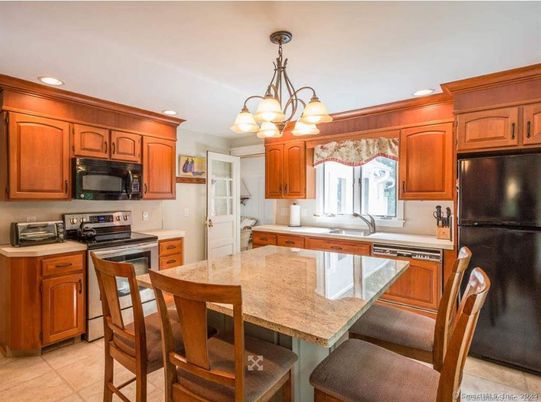 Chandelier, Dining room, Interior, Kitchen, Recessed Lighting, Stainless Steel Appliances