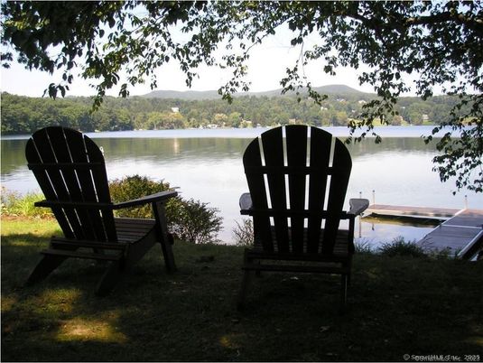 Exterior, Lake