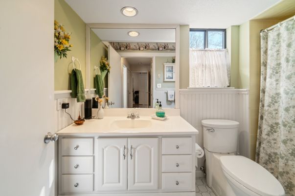 Bathroom, Dual Sink Vanities, Interior, Recessed Lighting