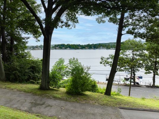 Exterior, Lake