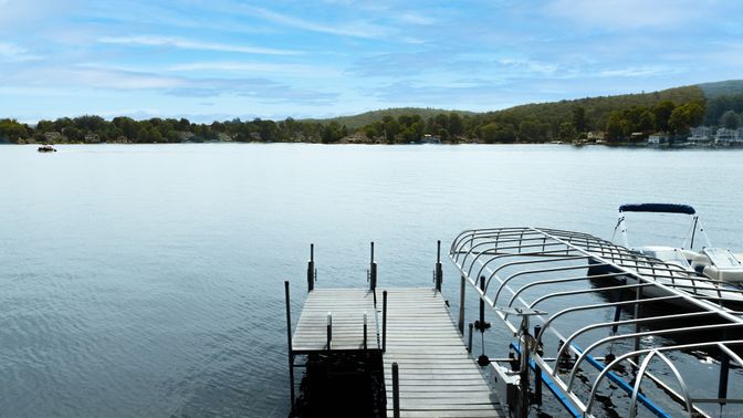 Exterior, Lake