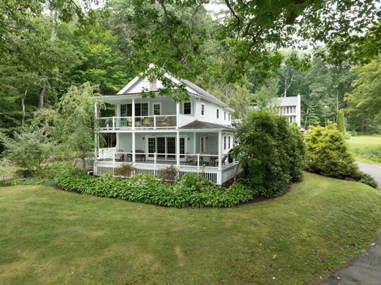 Backyard, Exterior, Facade, Queen Anne Victorian