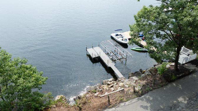 Exterior, Lake