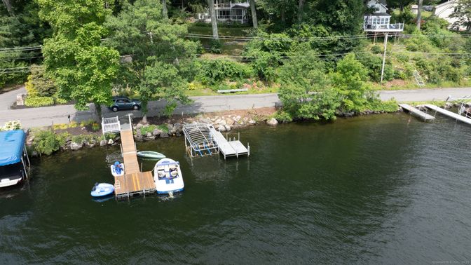 Exterior, Lake