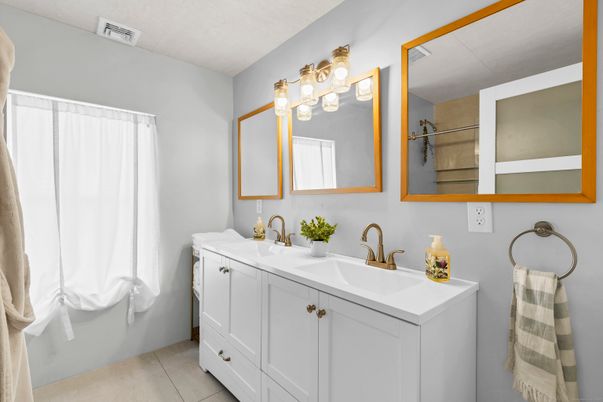 Bathroom, Dual Sink Vanities, Interior