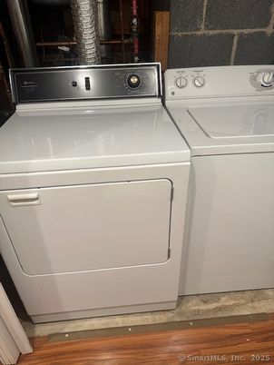 Interior, Utility Closets, Washer, Wood Texture Flooring