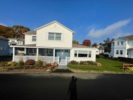 Exterior, Facade, Farmhouse