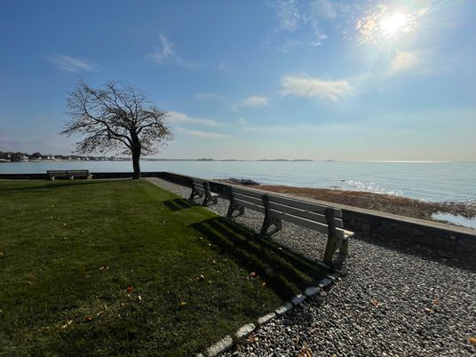 Exterior, Lake