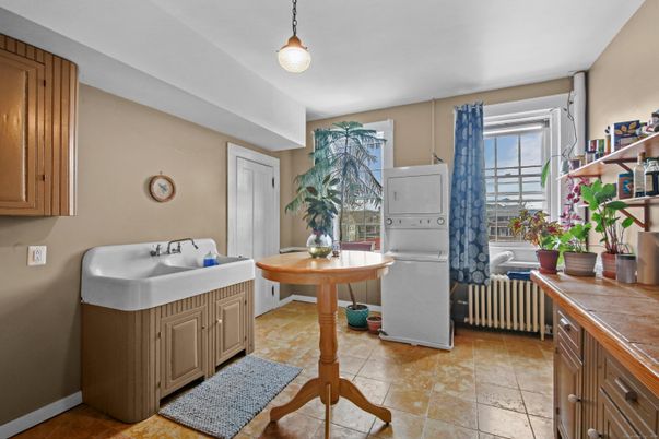 Interior, Kitchen, Pendant Lights, Tile Countertops