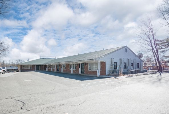 Exterior, Facade, Brick Facade, Ranch