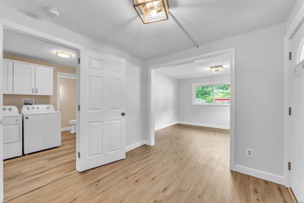 Interior, Washer, Wood Texture Flooring