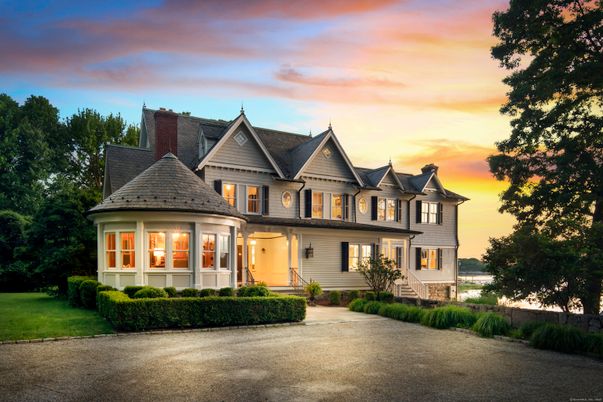 Exterior, Facade, Queen Anne Victorian