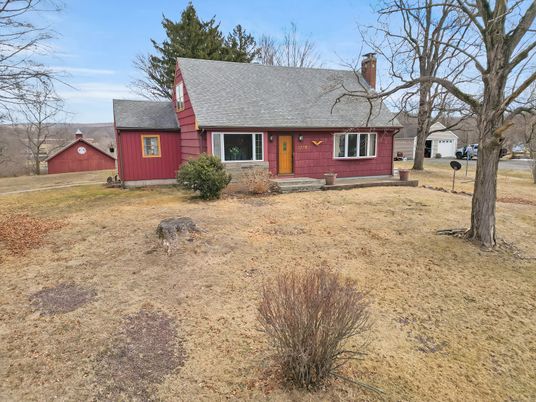 Backyard, Detached Garage, Exterior, Facade, Cape Cod