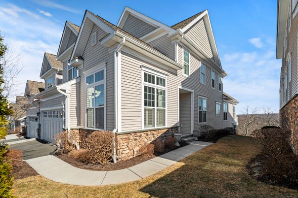 Attached, Exterior, Facade, Queen Anne Victorian
