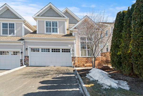 Attached, Exterior, Facade, American Craftsman