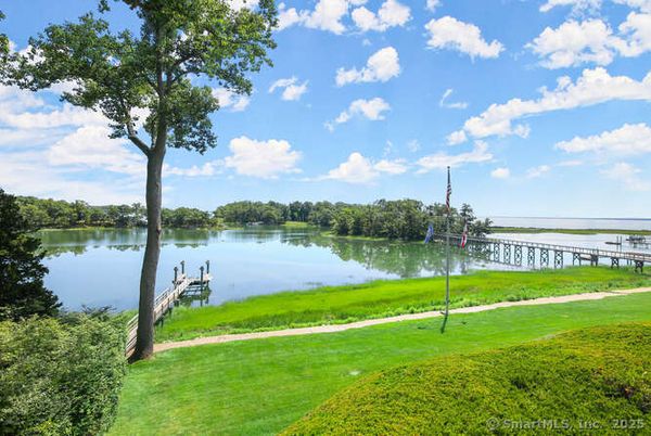 Exterior, Lake