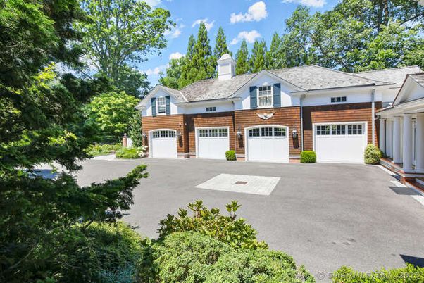 Attached, Backyard, Exterior, Facade, Brick Facade, Georgian