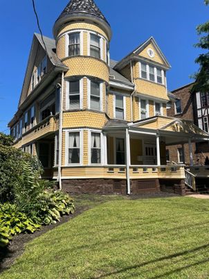 Exterior, Facade, Queen Anne Victorian