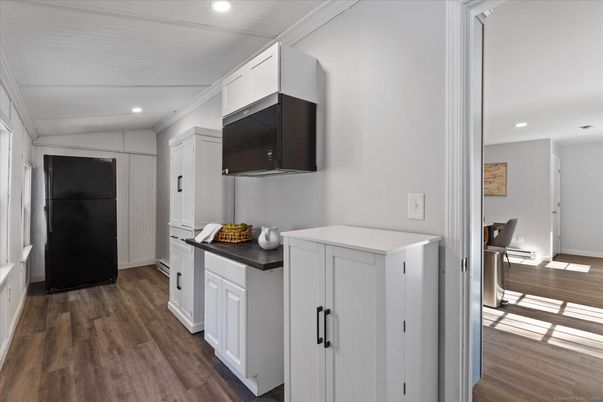 Interior, Recessed Lighting, Washer, Wood Texture Flooring