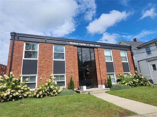 Exterior, Facade, Brick Facade, Georgian
