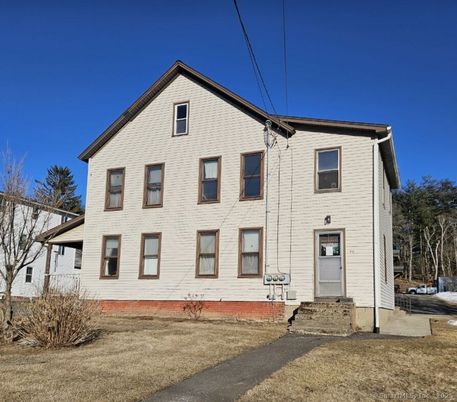 Exterior, Facade, Farmhouse