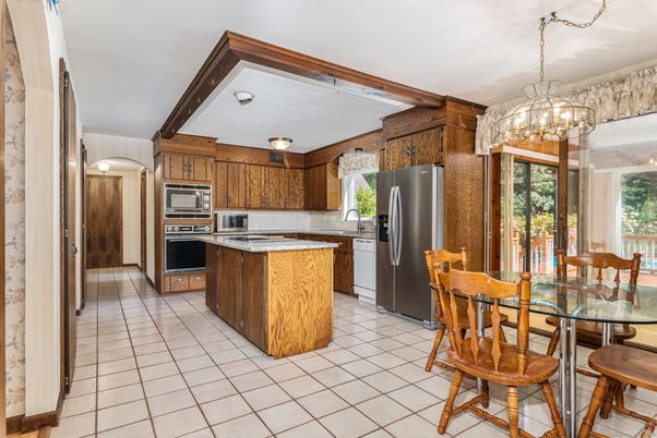 Chandelier, Dining room, Interior, Kitchen, Pendant Lights, Stainless Steel Appliances