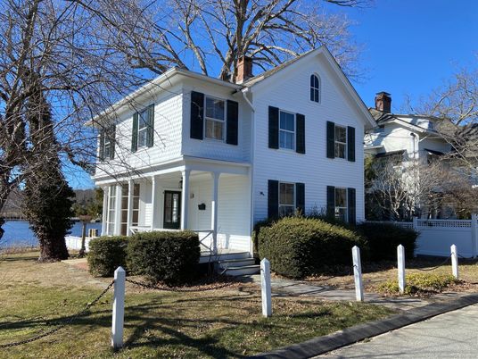 Exterior, Facade, Farmhouse