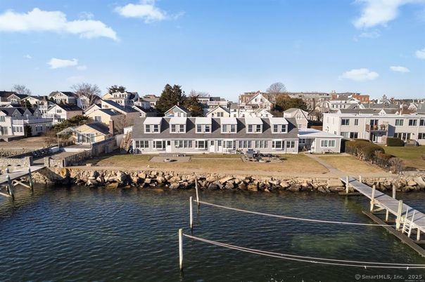 Exterior, Lake