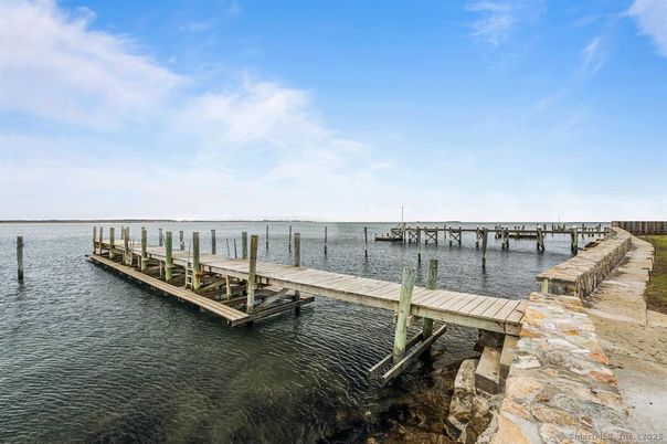 Exterior, Lake