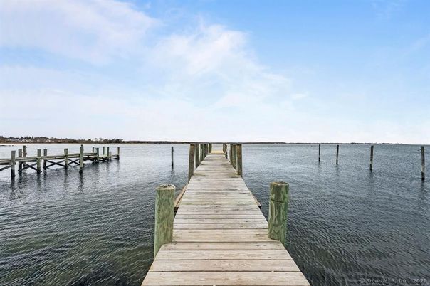 Exterior, Lake