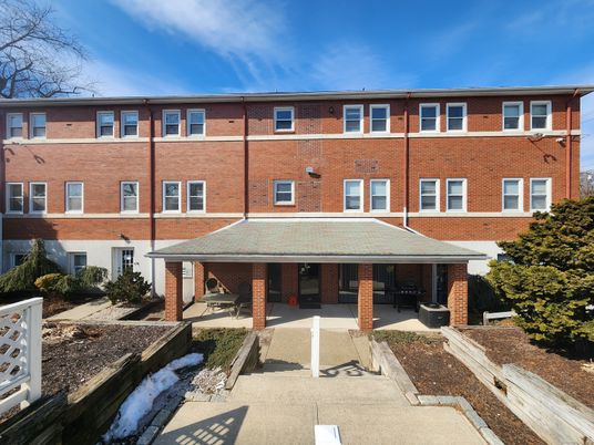 Exterior, Facade, Brick Facade, Georgian