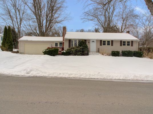 Attached, Exterior, Facade, Brick Facade, Ranch