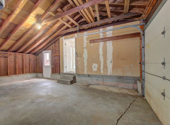 Empty room, Interior, Wooden Beams, Wooden Ceilings