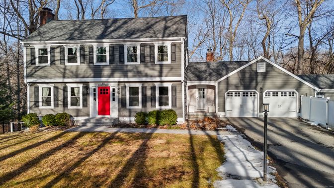 Attached, Exterior, Facade, Cape Cod
