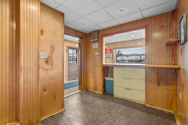 Empty room, Interior, Recessed Lighting, Wooden Walls