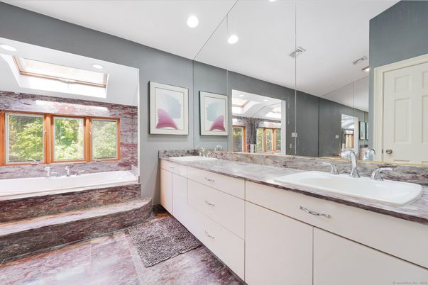 Bathroom, Dual Sink Vanities, Interior, Recessed Lighting