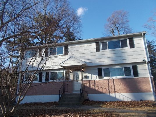 Exterior, Facade, Raised Ranch